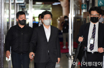 [포토] 국회 들어서는 권성동 국민의힘 원내대표