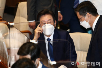 [포토] 전화통화하는 이재명 대표