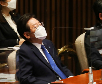 檢 
