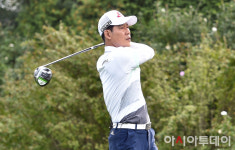 [포토] 티샷하는 용인대 박석수