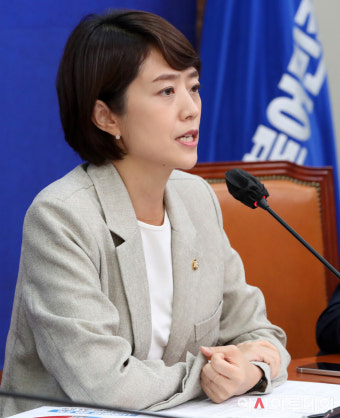 [포토] 발언하는 고민정 민주당 윤석열정권 외교참사·거짓말 대책위원장