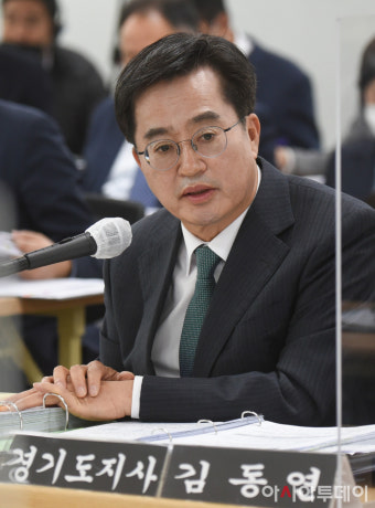 [포토] [2022 국감]의원 질의 답하는 김동연 경기도지사