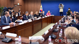 [포토]NATO 의원연맹 대표단 면담하는 박진 장관
