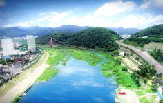 홍천군, 홍천강 연봉~송학정 인도교 설치 순항