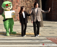 [포토] 보행자 손짓 `STOP`