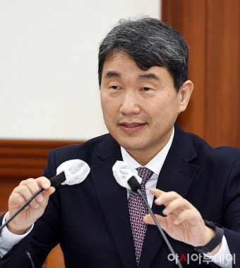 [포토]윤석열 정부 두 번째 사회관계장회의 주재하는 이주호 부총리
