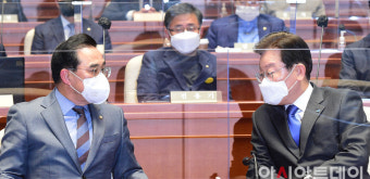[포토] 박홍근 원내대표와 대화 나누는 이재명 대표