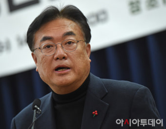 [포토] 축사하는 정진석 비대위원장