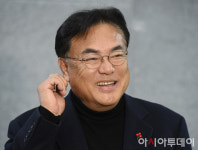 [포토] 환하게 웃는 정진석 비대위원장