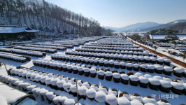 [포토] 세종 뒤웅박고을 눈 쌓인 장독대