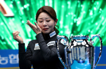 김가영, 영건 김예은 꺾고 LPBA 통산 5번째 우승 금자탑