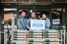 HDC현대산업개발, 어르신 위한 쌀 전달·무료급식 봉사