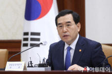 [포토]제조업 업종별 수출·투자 지원방안 발표하는 이창양 장관