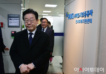 [포토] 전세피해지원센터 현장 간담회 참석하는 이재명 대표