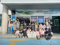 [포토] 함안 새싹아트어린이집 아동들 이웃돕기 성금 기탁