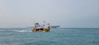 [포토]독립투사들의 노력 잊지않겠습니다 목포해경 3015함 해상 태극기 퍼포먼스