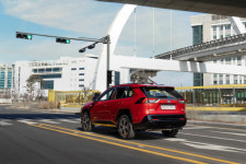 [시승기]전기차·내연의 장점만 모았다…5000만원대 PHEV 토요타 RAV4