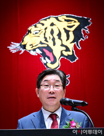 [포토] 고려대 118주년 식사하는 김동원 총장