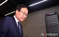 [포토] 윤리위 출석하는 김재원