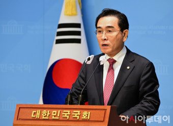 [포토] 태영호, 최고위원직 사퇴 '모든 논란...전적으로 제 책임'
