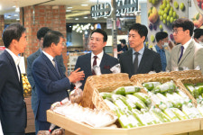 이랜드킴스클럽, 일산농협과 손잡고 로컬푸드 오픈…지역 농산물 판로 개척