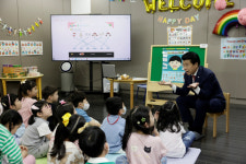 서강석 송파구청장 어린이집·유치원 영어교육 공교육이 감당해야…원어민 영어교실 지속 확대할 것