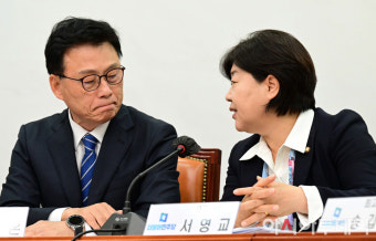 [포토] 서영교 최고위원과 대화하는 박광온 원내대표