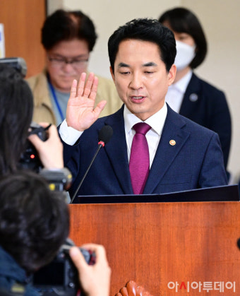[포토] 박민식 초대 국가보훈부 장관 후보자 '선서'