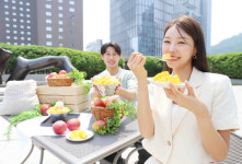 [포토] 신세계百 지정 농장서 직접 선별해 당도 높은 애플망고 빙수 맛보세요