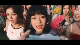 뉴진스 뮤비에 살해 장면?… 감독이 직접 밝힌 ETA 뮤직비디오 해석