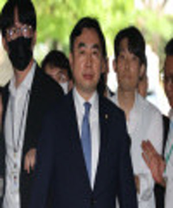 檢, '민주당 돈봉투' 수수 현역의원 20명 수사 본격화…영장심사서 실명공개까지