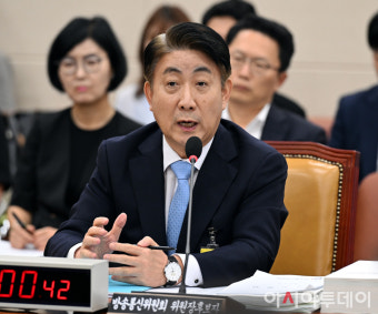 [포토] 의원 질의에 답하는 이동관 후보자
