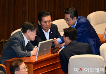 [포토] 대화하는 이재명-정청래-김민석