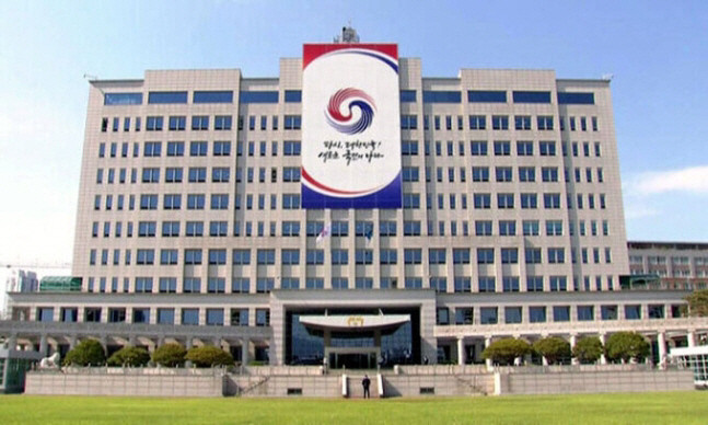 윤석열 대통령에 대한 대통령실 고위 직원의 일괄 사의 표명, 내부 분위기 변화와 향후 조치에 관심 