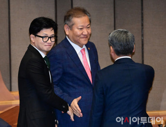 [포토] 악수하는 한동훈-이상민-이종섭 장관