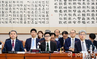 [포토] 국회 법사위 출석한 이종섭-한동훈 장관과 김상환 법원행정처장