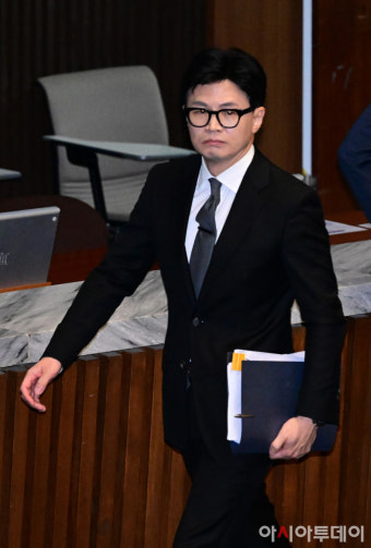 [포토] 본회의장 나서는 한동훈 법무부 장관