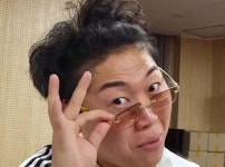 이게 누군데?… 저질 농담 부캐 홍박사, 오죽했으면 라이브 영상 하루 만에 삭제