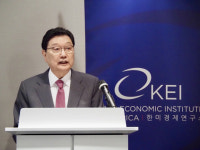 정덕구 보완적 산업관계, 40년 한중서 한미로 전환해야