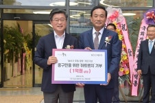 솔라고개발(주), ‘솔라고 호텔 명동’ 개관기념 1억원 상당 아트벤치 중구에 기부…“문화와 휴식 공간 선사”