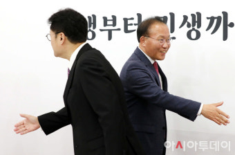 [포토] 엇갈리는 윤재옥-홍익표 여야 원내대표