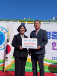 밀양 동명중학교 총동문회, 하남읍에 이웃돕기 성금 200만원 기탁