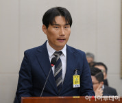 [포토] [2023 국감] 국정감사 증인 출석한 이기영 기영에프앤비 회장