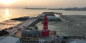 광장 생기고, 화려해진 빨강 등대… 오이도항 11가지 ‘깜짝 변신’