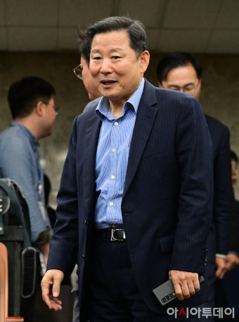 [포토] 의원총회 참석하는 이철규 국민의힘 인재영입위원장