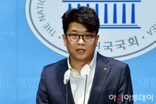 [포토] 취임 기자회견 갖는 김준우 정의당 신임 비상대책위원장