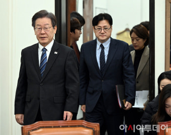 [포토] 최고위 참석하는 이재명·홍익표