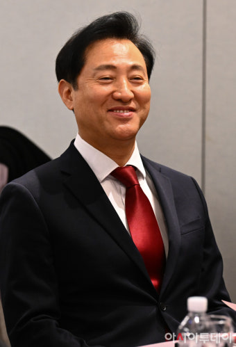 [포토] 싱하이밍 대사 격려사 듣는 오세훈 시장