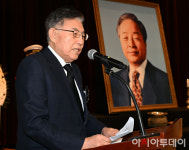 [포토] 인사말하는 김덕룡 추모위원장