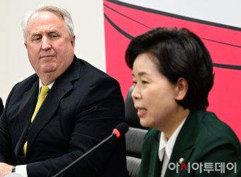[포토] 양향자 한국의희망 대표 발언 듣는 인요한 국민의힘 혁신위원장